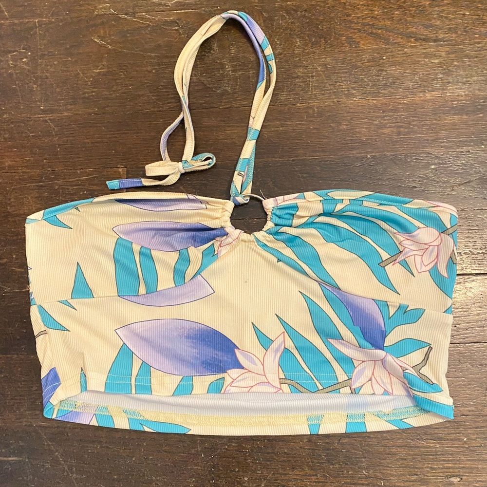 SUMMER STRAPLESS FLORAL TOP.